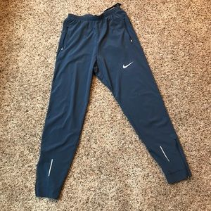 nike lightweight joggers